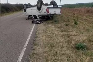 Volc una camioneta en Santa Rosa