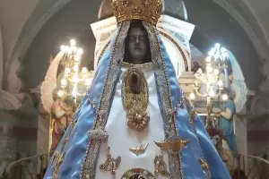 La Virgen del Valle luce un manto especial para la beatificacin de Esqui