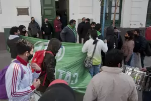 Cesanteados de la gestin Polti protestaron frente a la Corte de Justicia