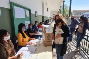Patricia Breppe: "Hemos salidos todos a votar, a ejercer nuestro derecho al voto"