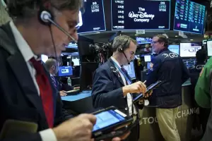 Las acciones argentinas que cotizan en Wall Street caen hasta 8%