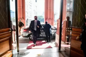 Fernndez resiste la embestida de Cristina y por ahora no har cambios en el Gabinete