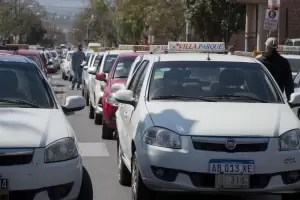 A partir de hoy aumentan las tarifas de taxis y remises