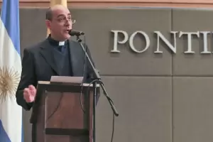 Presidente, le queda poco tiempo para evitar una debacle: la dura carta de un arzobispo cercano a Francisco