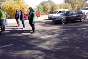 Corte de ruta en protesta de aumento salarial