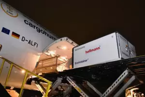 Entre hoy y ma�ana llegar�n m�s de 3 millones de vacunas Sinopharm