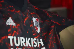 River present su nueva camiseta alternativa