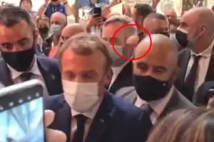 Agredieron con un huevazo a Macron: Si tiene algo que decirme que venga