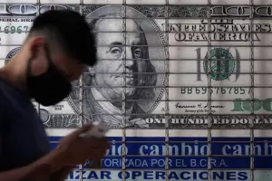 El dlar blue retrocede y se vende a $193,50, mientras los financieros "libres" superan los $200