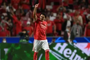 Benfica se aprovech del mal momento del Barcelona