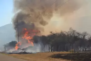 Confirman que el incendio en "La Caada" fue intencional y an no fue contenido