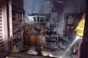 Dejaron una vela encendida y se incendi la casa