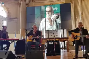 David Lebn recibi la distincin como "figura destacada" en la Legislatura portea