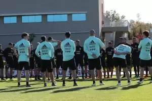 Scaloni comienza a armar el equipo para visitar a Paraguay