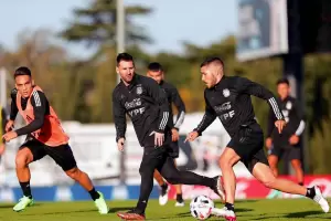 Argentina se entrena en Ezeiza antes de partir a Paraguay