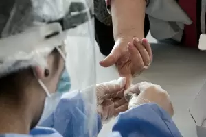 ANMAT aprob� un test r�pido que detecta anticuerpos en la fase temprana del virus