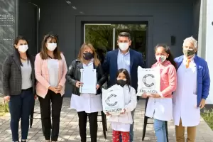 Entregaron kit escolares para las escuelas de Fray Mamerto Esqui