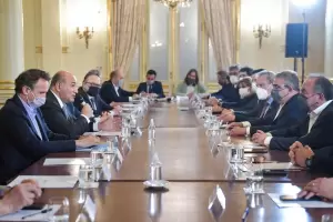 Jalil y Manzur se reunieron en Casa Rosada y firmaron varios acuerdos