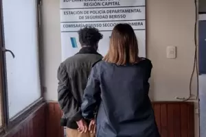 Golpe� a su pareja e intent� asfixiarla con un cintur�n de artes marciales