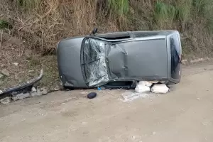 Un hombre perdi� el control de su auto y volc� al costado de la ruta