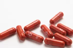 El Reino Unido aprob el primer tratamiento en comprimidos contra el Covid-19