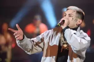 L-Gante prendi una bengala durante un show en un lugar cerrado y caus indignacin