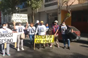 Justicia por Jos� Ponce: familiares se manifiestan luego de la suspensi�n del juicio