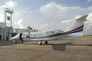 Manzur viaj a los EEUU en el avin sanitario de Tucumn para apoyar la renegociacin de la deuda con el FMI