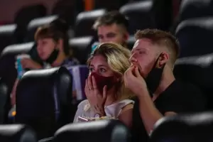 El Gobierno otorgar 5 mil pesos a jvenes de bajos recursos para usar en cines y recitales