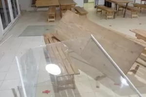 Daos en una escuela por los fuertes vientos