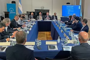En su visita a EEUU, Manzur sostuvo que "un acuerdo positivo con el FMI es una prioridad nacional"