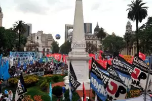 Marcha de la CGT: El Gobierno vio los movimientos sociales como un respaldo a la gestin de Fernndez