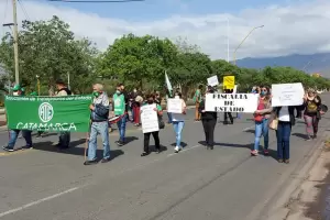 Contina el quite colaboracin de empleados de Fiscala de Estado