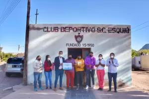Entrega de ayuda econmica a diez clubes de Tinogasta