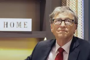 Bill Gates acos a una empleada de Microsoft y la empresa lo saba