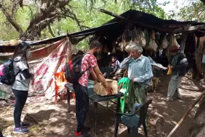 Alumnos de la Escuela Secundaria N3 pusieron en marcha un ropero comunitario