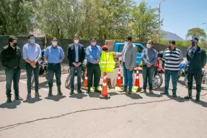 Entrega de motocicletas, cascos y elementos de trabajo para personal policial