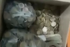 Inslito: pag una multa de $9.000 con monedas y billetes de $10