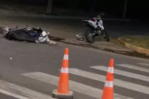 Una mujer result lesionada tras un choque entre dos motos en el norte de la ciudad