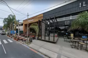 Fue a un bar, se neg a pagar la cuenta y atac a un polica