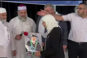 Abuelita palestina se gradu de la universidad a los 85 aos