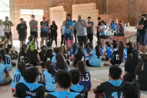 Se hizo una clinica de Minivoley