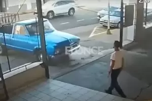 Un infractor derrib el portn de un depsito municipal y se llev su vehculo