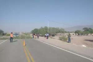 Vecinos cortan ruta 60 a la altura de El Salado