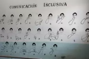 Se realiz un mural inclusivo en la Escuela N 46 "Hiplito Yrigoyen"
