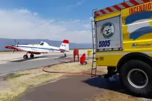 Incendios y calor: las condiciones del tiempo son crticas y lleg la ayuda de un avin hidrante