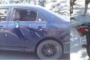 Un auto y una moto chocaron en pleno centro