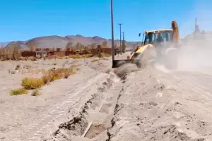 Trabajan en la extensin del servicio de agua potable en el B Los Paneles