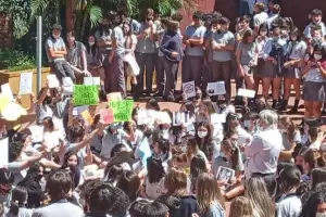 Alumnas de secundaria realizaron una protesta por acoso y abuso por parte de sus compaeros