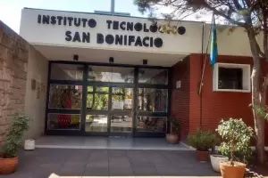 Delincuentes entraron a robar a una escuela mientras los chicos estaban en clase